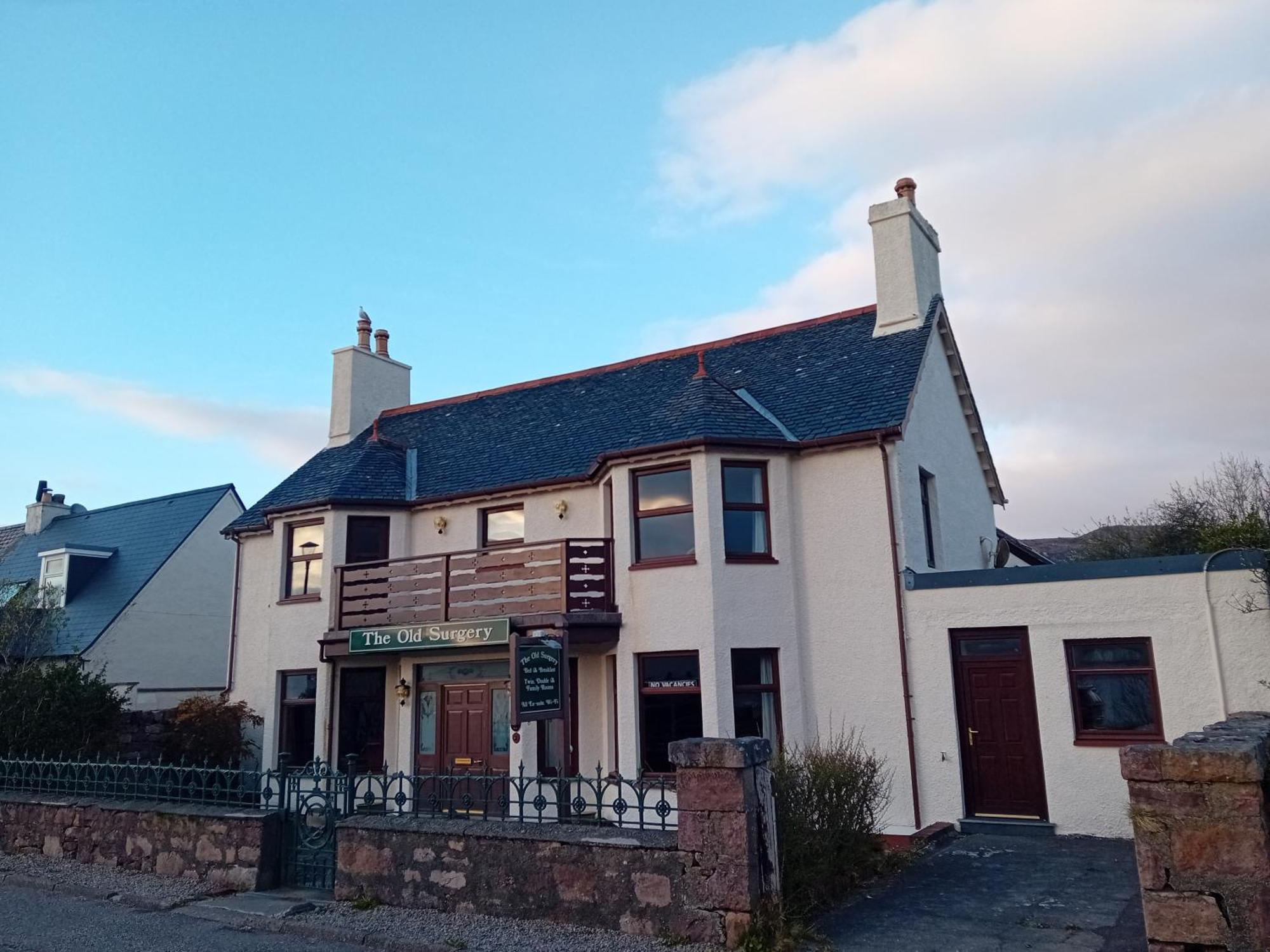 Old Surgery Guest House Ullapool Eksteriør billede